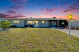 Picture of 810 Blue Heron Boulevard, Ruskin, FL 33570