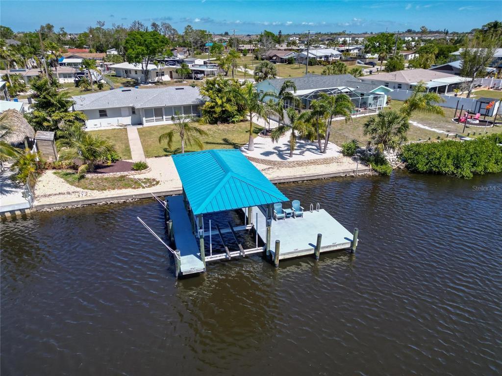 Picture of 810 Blue Heron Boulevard, Ruskin, FL 33570