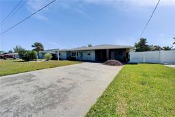 Picture of 810 Blue Heron Boulevard, Ruskin, FL 33570