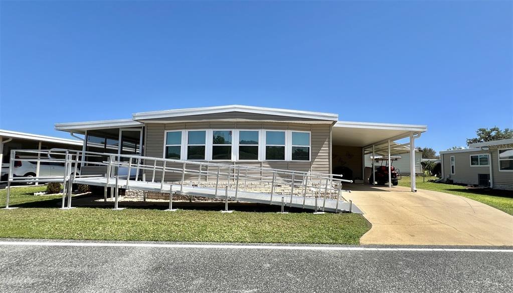 Picture of 111 Azalea Trail, Leesburg, FL 34748