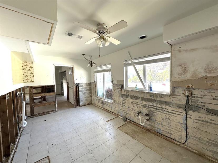 Picture of 121 175Th Avenue E, Redington Shores FL 33708