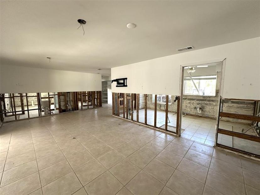Picture of 121 175Th Avenue E, Redington Shores FL 33708