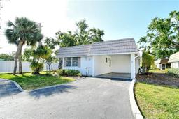 Picture of 2332 Canalbluff Place Unit 298, Sarasota, FL 34231