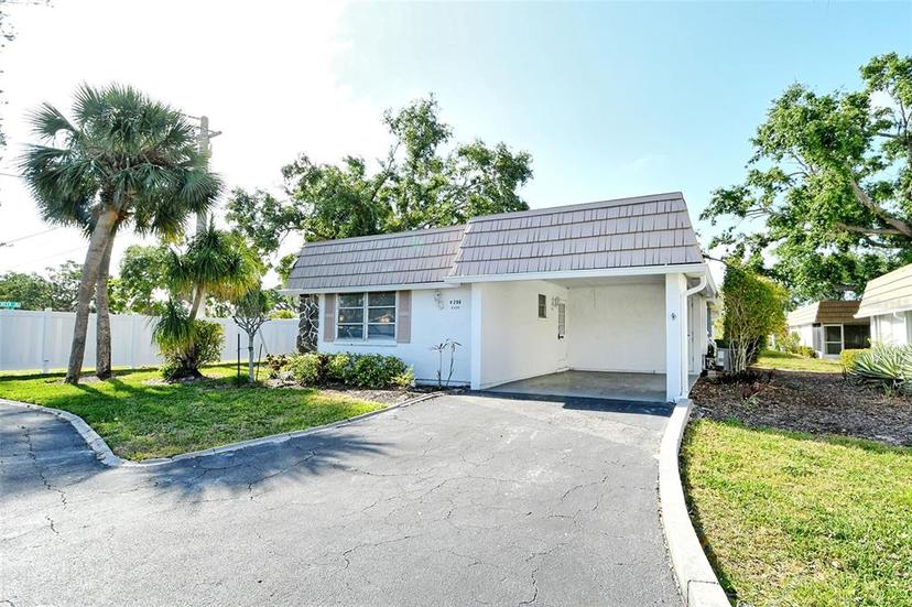 Picture of 2332 Canalbluff Place Unit 298, Sarasota FL 34231