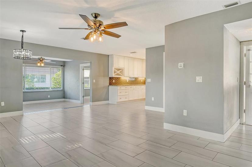 Picture of 2332 Canalbluff Place Unit 298, Sarasota FL 34231
