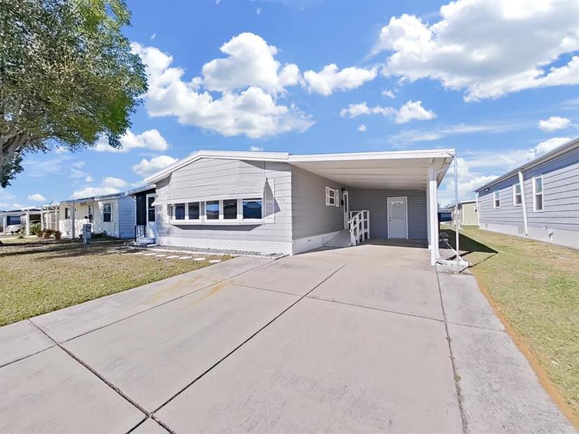 Picture of 4986 Foxwood Lake Dr, Lakeland FL 33810
