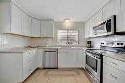 Picture of 110 E Saint Lucia Loop, Apollo Beach, FL 33572