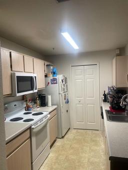 Picture of 5471 Vineland Road Unit 7108, Orlando, FL 32811