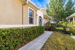 Picture of 1922 Sifield Greens Way Unit 47, Sun City Center, FL 33573