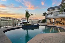 Picture of 6113 Pasadena Point Boulevard, Gulfport, FL 33707