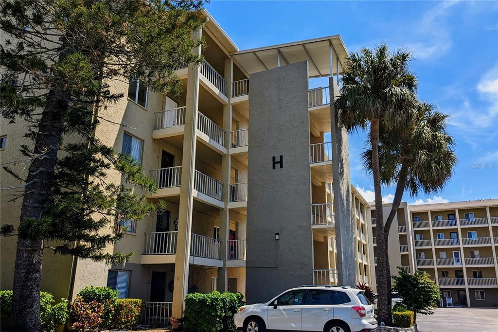 Picture of 3719 Lake Bayshore Drive Unit H-204, Bradenton, FL 34205