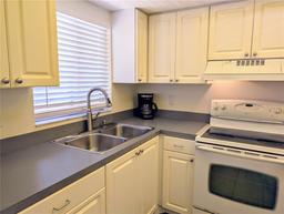 Picture of 3719 Lake Bayshore Drive Unit H-204, Bradenton, FL 34205