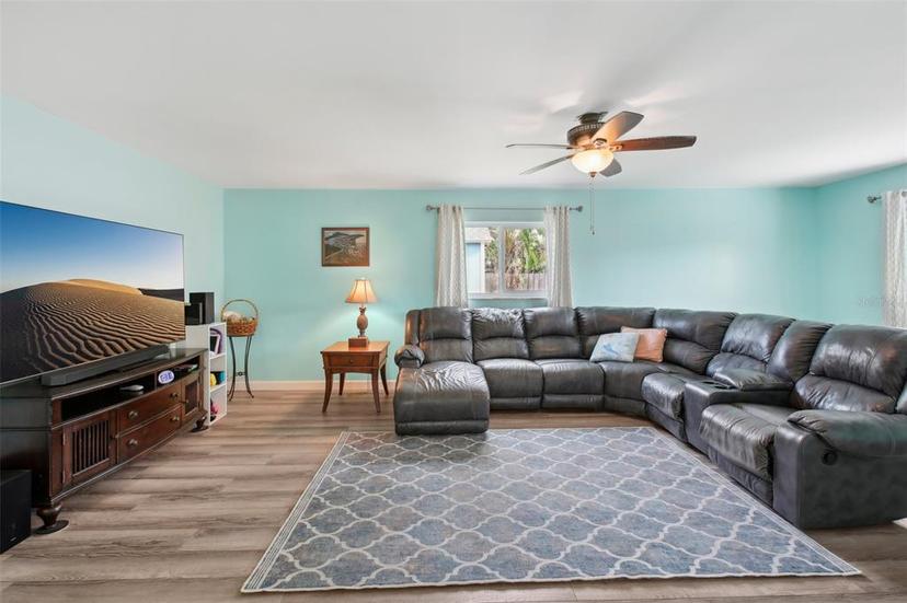 Picture of 1901 66Th Avenue N, St Petersburg FL 33702