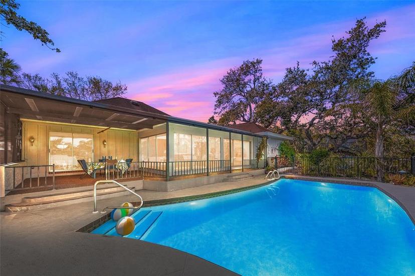 Picture of 700 Tropical Circle, Sarasota FL 34242
