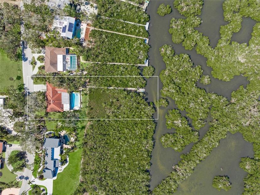 Picture of 700 Tropical Circle, Sarasota FL 34242