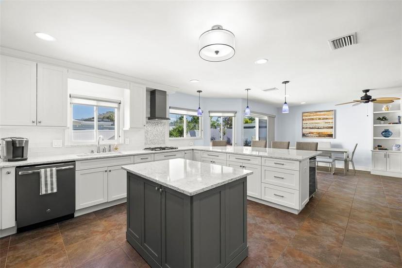 Picture of 4837 W Bay Court Avenue, Tampa FL 33611