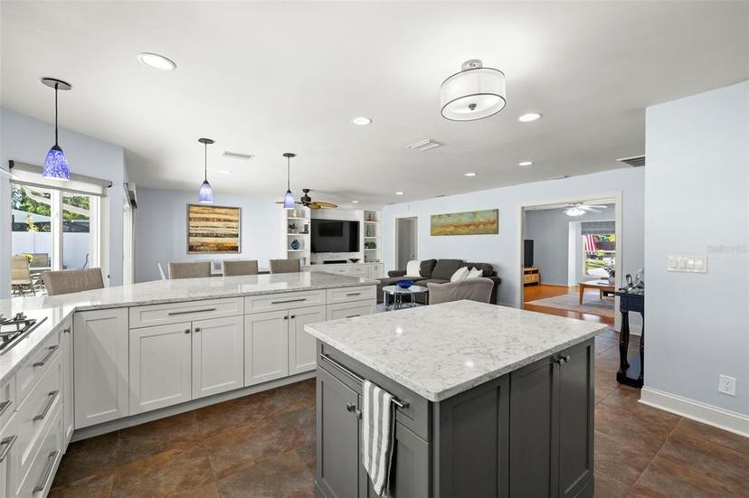 Picture of 4837 W Bay Court Avenue, Tampa FL 33611