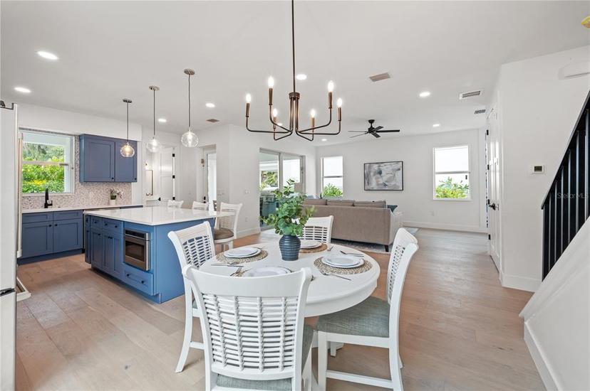 Picture of 1647 Siesta Drive, Sarasota FL 34239