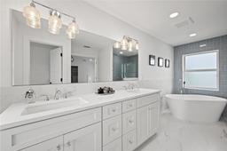 Picture of 1647 Siesta Drive, Sarasota, FL 34239