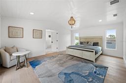 Picture of 1647 Siesta Drive, Sarasota, FL 34239