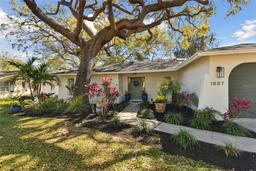 Picture of 1887 Oak Forest Drive E, Clearwater, FL 33759
