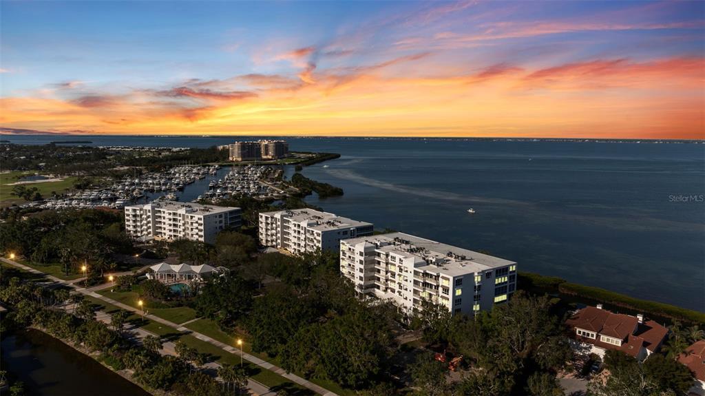 Picture of 2410 Harbourside Drive Unit 142, Longboat Key, FL 34228