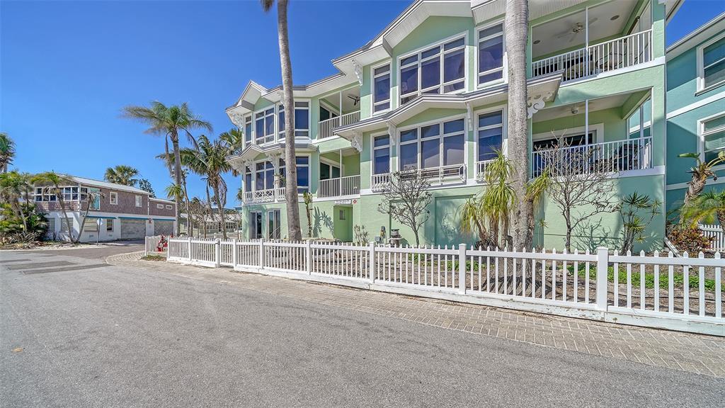 Picture of 314 Bay Drive S Unit 5, Bradenton Beach, FL 34217
