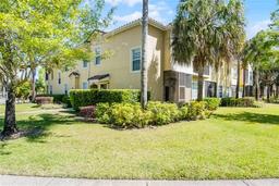 Picture of 2898 Oakwater Drive Unit 2898, Kissimmee, FL 34747