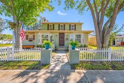 Picture of 8205 Overlook Place Ne, St Petersburg, FL 33702