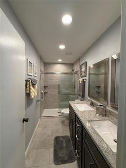 Picture of 2465 Northside Drive Unit 604, Clearwater, FL 33761
