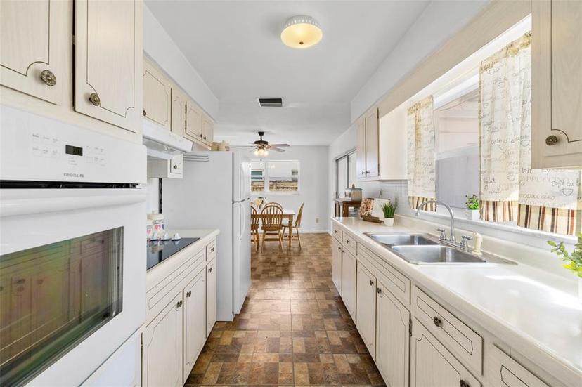 Picture of 2125 Greenbriar Boulevard, Clearwater FL 33763
