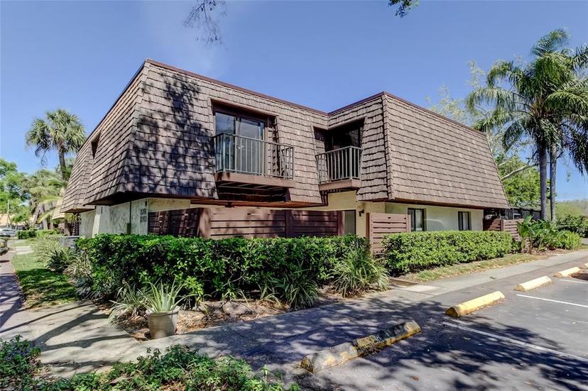Picture of 15203 W Pond Woods Dr, Tampa FL 33618