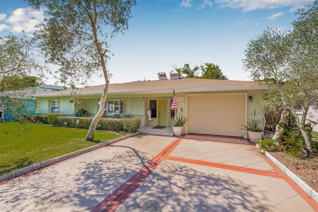 Picture of 762 Marjon Avenue, Dunedin, FL 34698