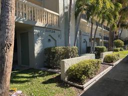 Picture of 11720 Park Boulevard Unit 104, Seminole, FL 33772