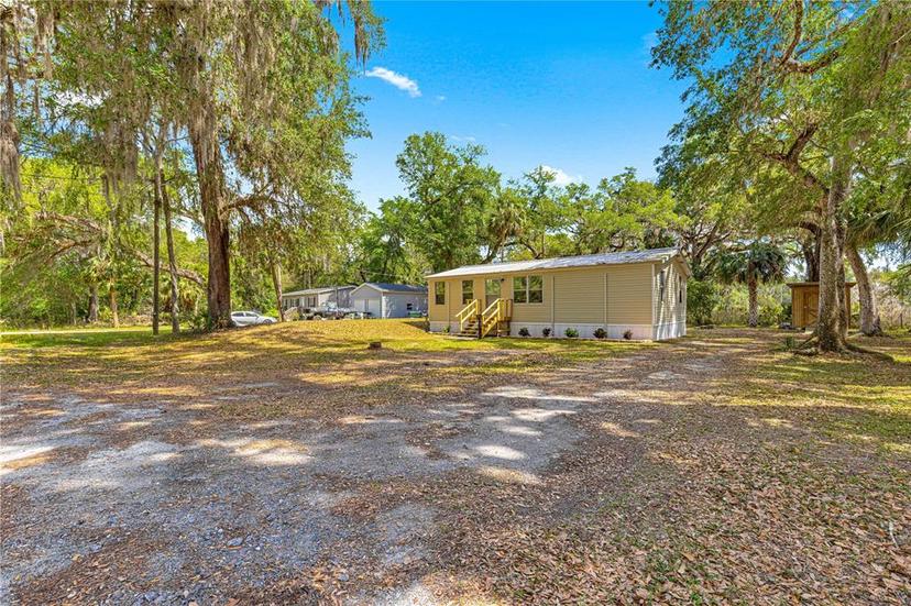 Picture of 2298 Cr 423, Lake Panasoffkee FL 33538
