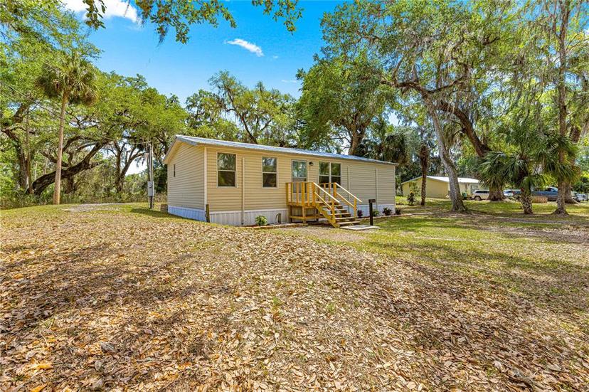 Picture of 2298 Cr 423, Lake Panasoffkee FL 33538