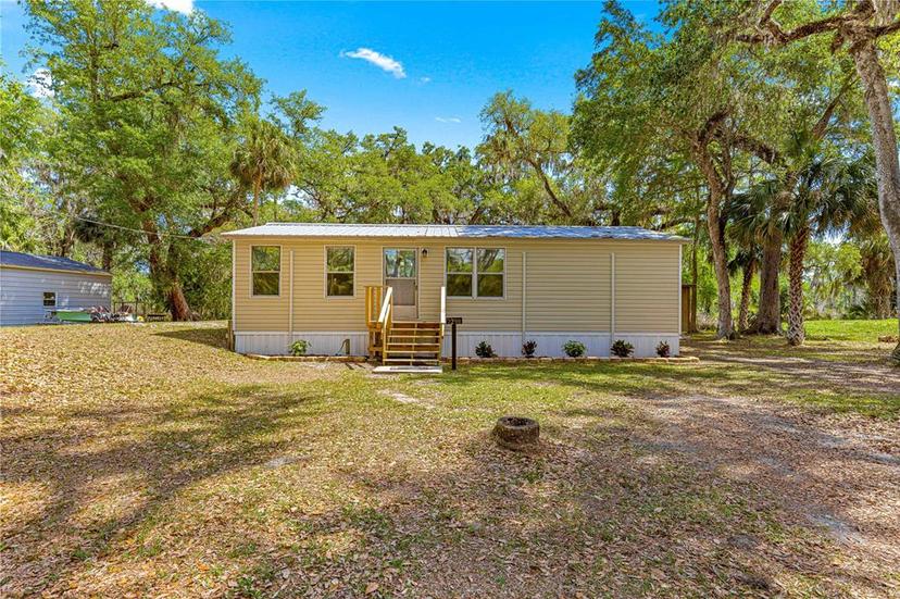 Picture of 2298 Cr 423, Lake Panasoffkee FL 33538