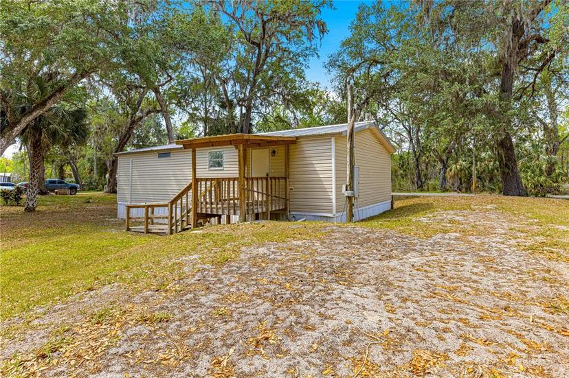 Picture of 2298 Cr 423, Lake Panasoffkee FL 33538