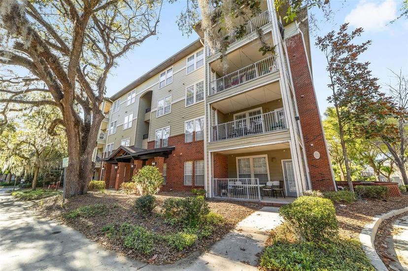 Picture of 1142 SW 9Th Road Unit 402, Gainesville FL 32601