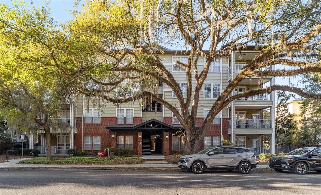 Picture of 1142 SW 9Th Road Unit 402, Gainesville, FL 32601