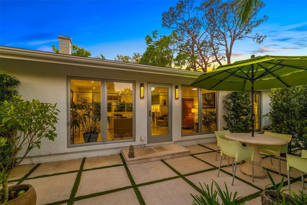 Picture of 494 Sapphire Drive, Sarasota, FL 34234