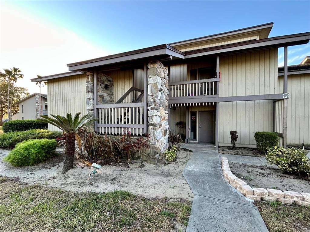 Picture of 2090 Corner Lake Drive Unit E, Haines City, FL 33844