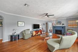 Picture of 2301 Washington Road, Mount Dora, FL 32757