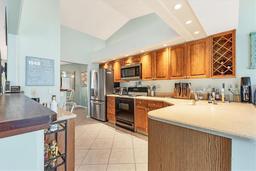 Picture of 109 Southampton Place N Unit 245, Venice, FL 34293
