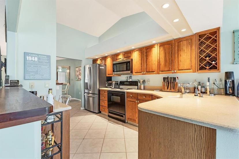 Picture of 109 Southampton Place N Unit 245, Venice FL 34293