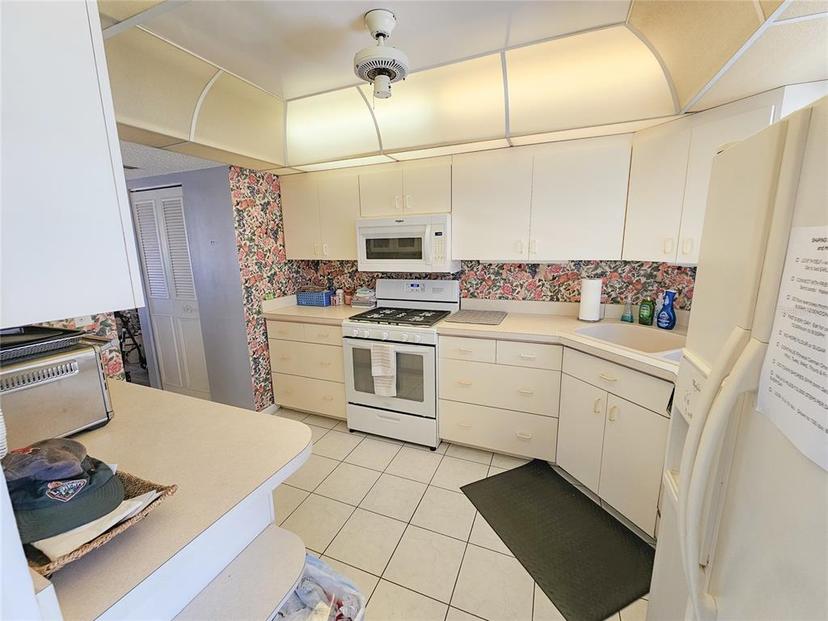 Picture of 6020 Shore Boulevard S Unit 902, Gulfport FL 33707