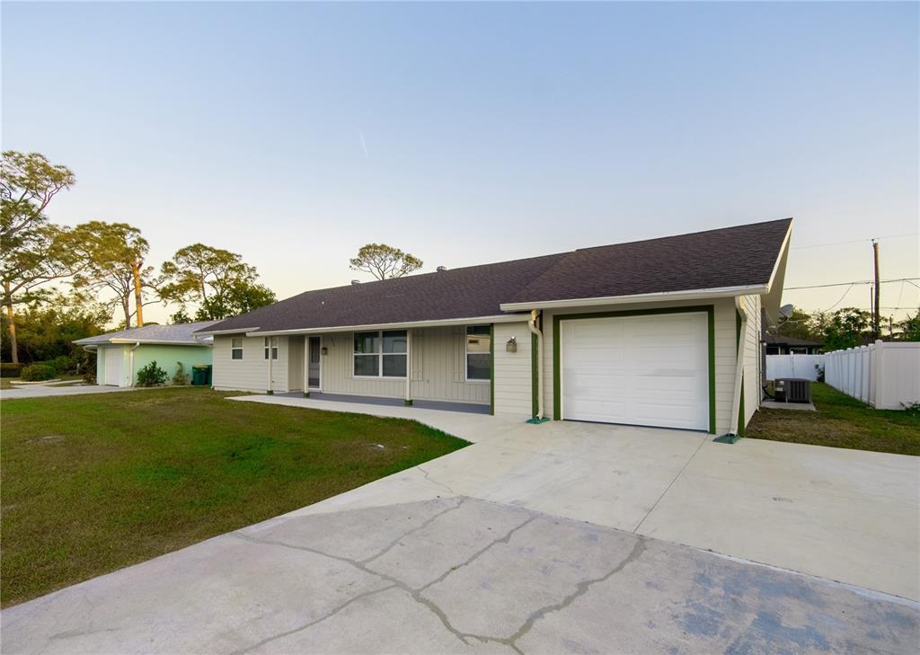 Picture of 536 Lakehurst Avenue Nw, Port Charlotte, FL 33952
