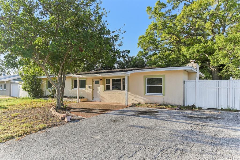 Picture of 230 Davison Avenue Ne, St Petersburg, FL 33703