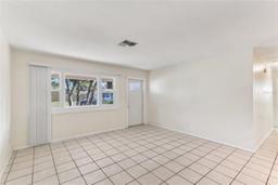 Picture of 230 Davison Avenue Ne, St Petersburg, FL 33703