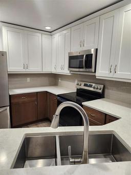 Picture of 500 New York Avenue Unit 21, Dunedin, FL 34698